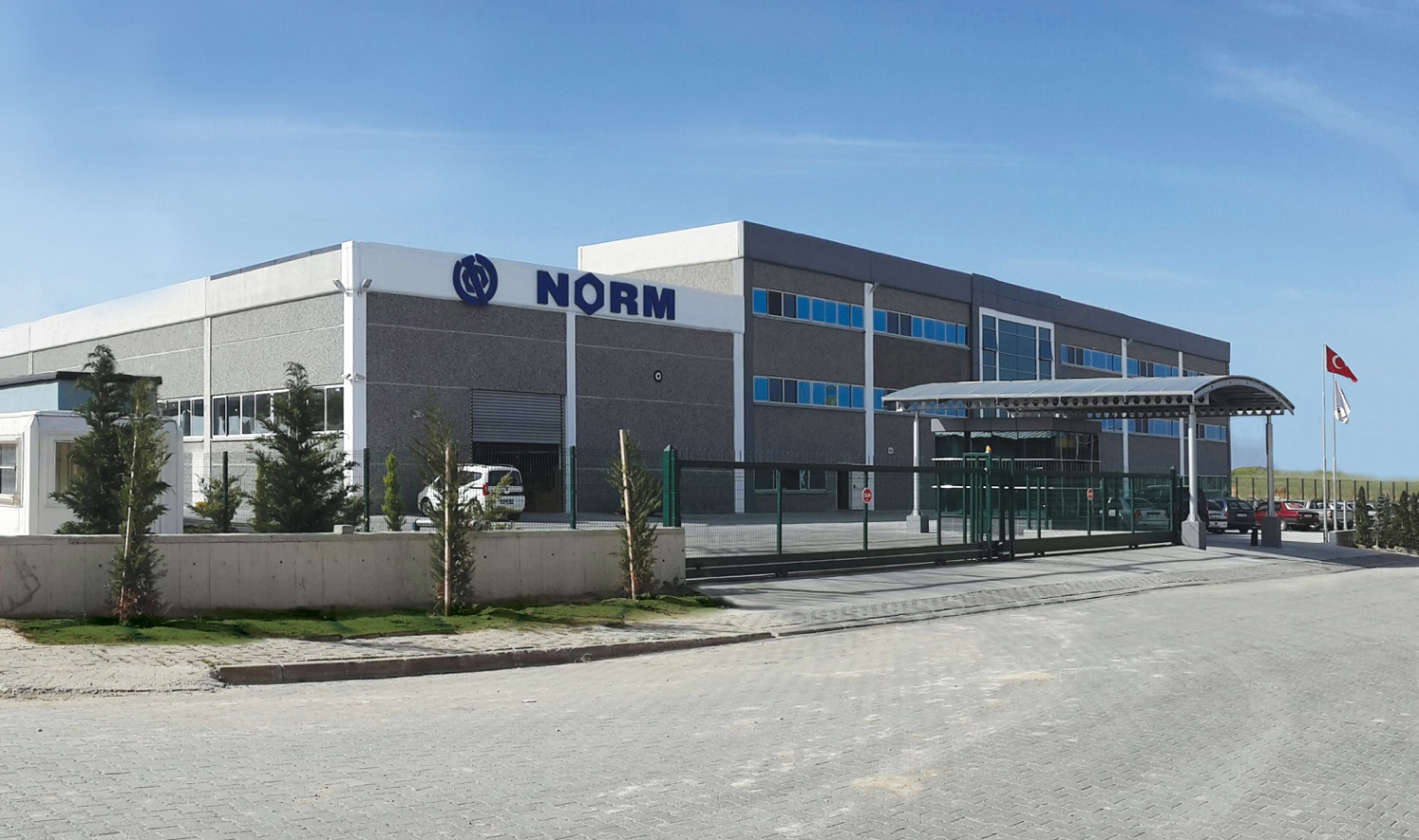 Norm Fasteners’ta bayrak teslimi
